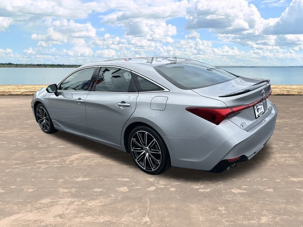 Used 2021 Toyota Avalon Touring image 10