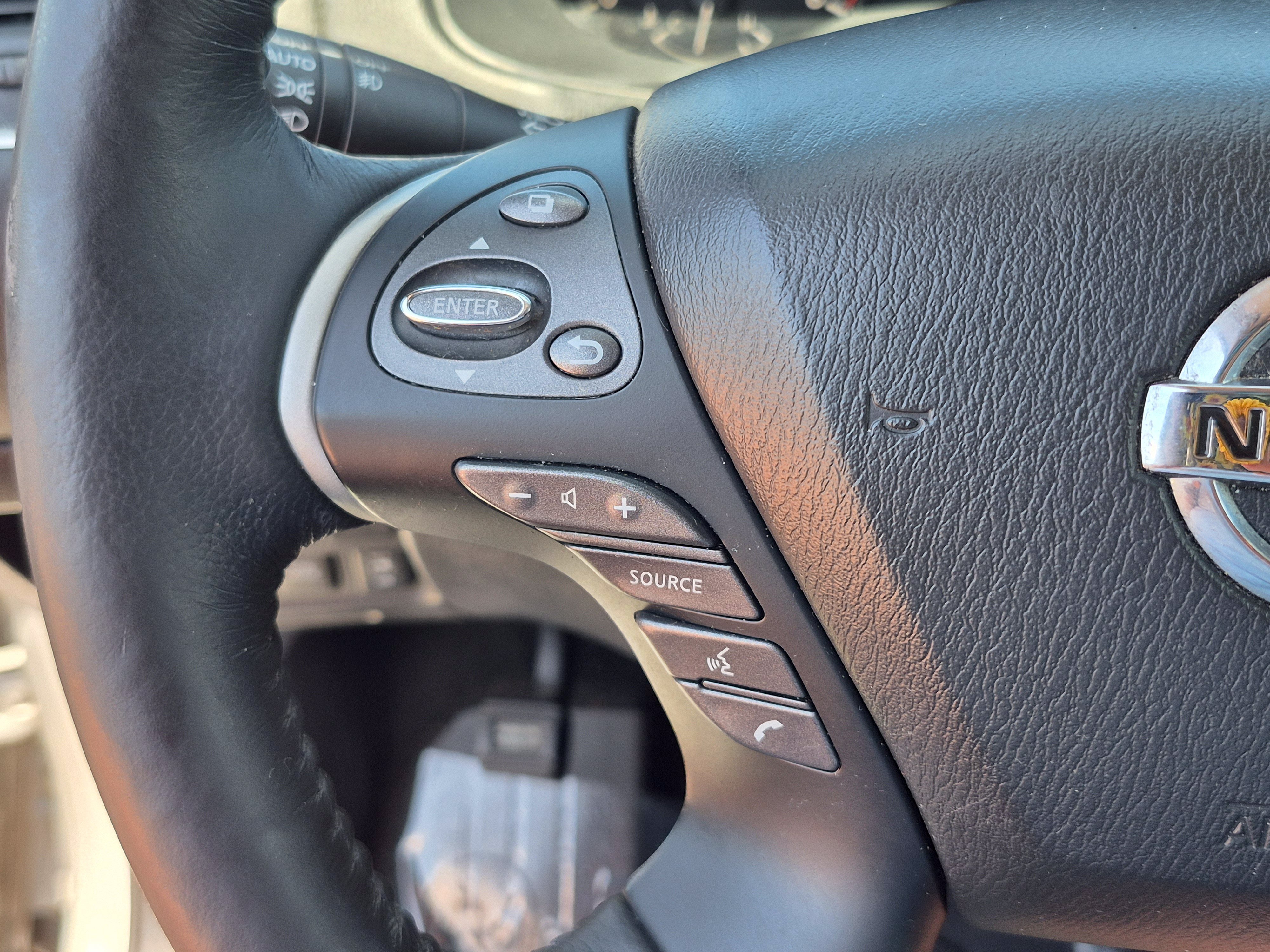 Used 2019 Nissan Pathfinder SL FWD image 32