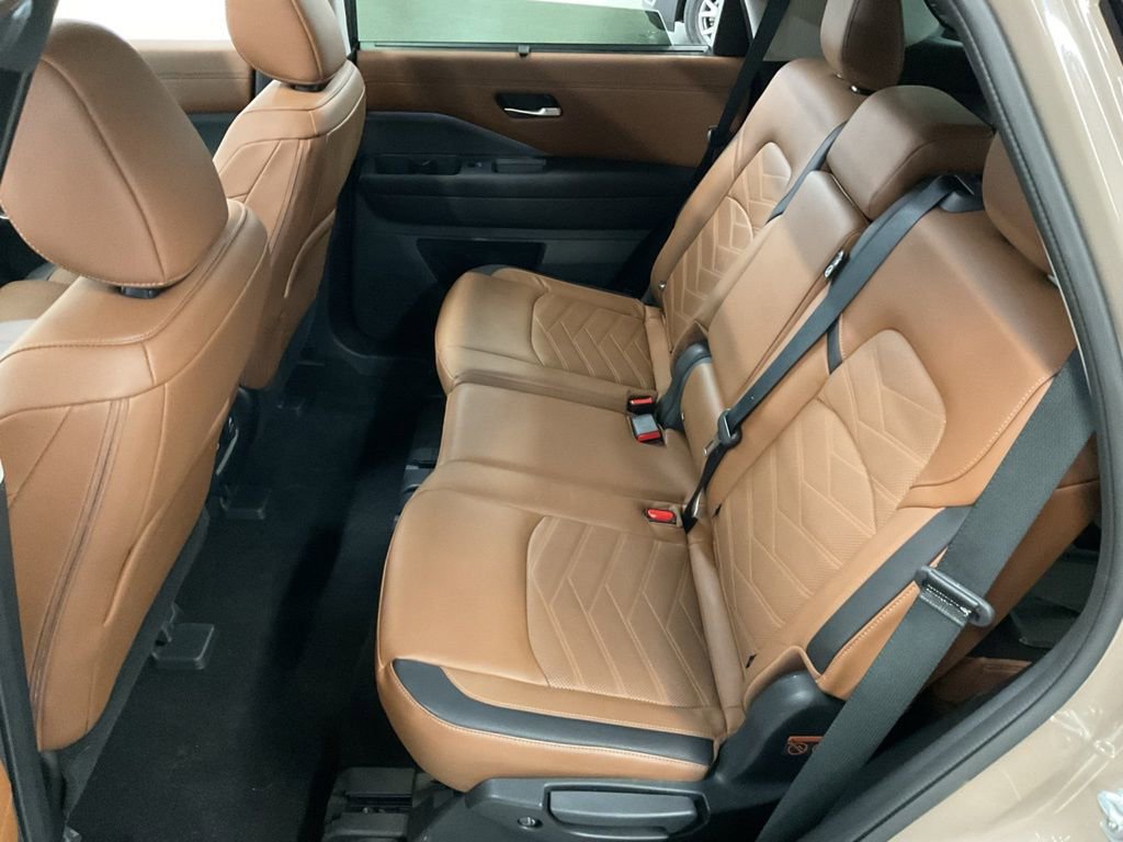 Used 2024 Nissan Pathfinder Platinum w/ Cargo Package image 21