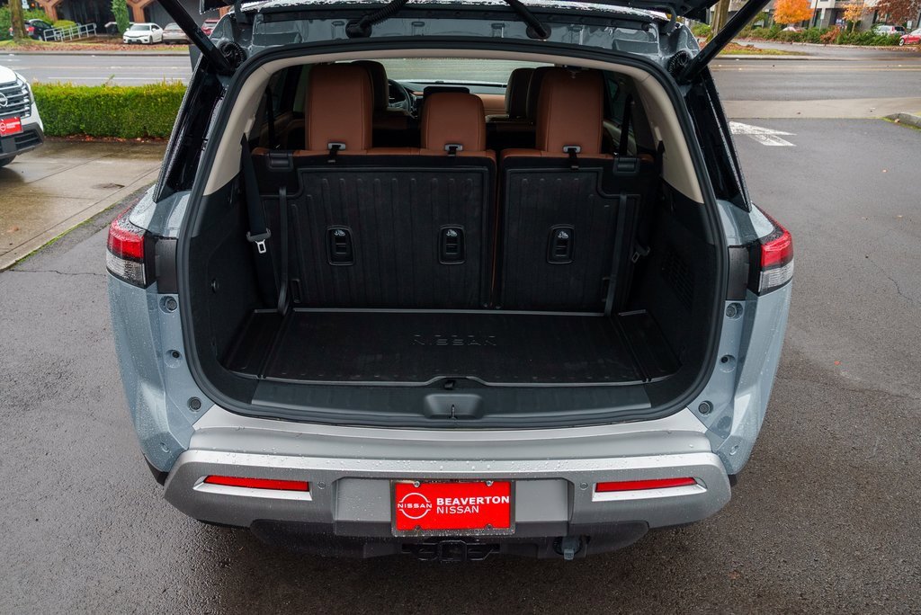New 2025 Nissan Pathfinder Platinum image 8