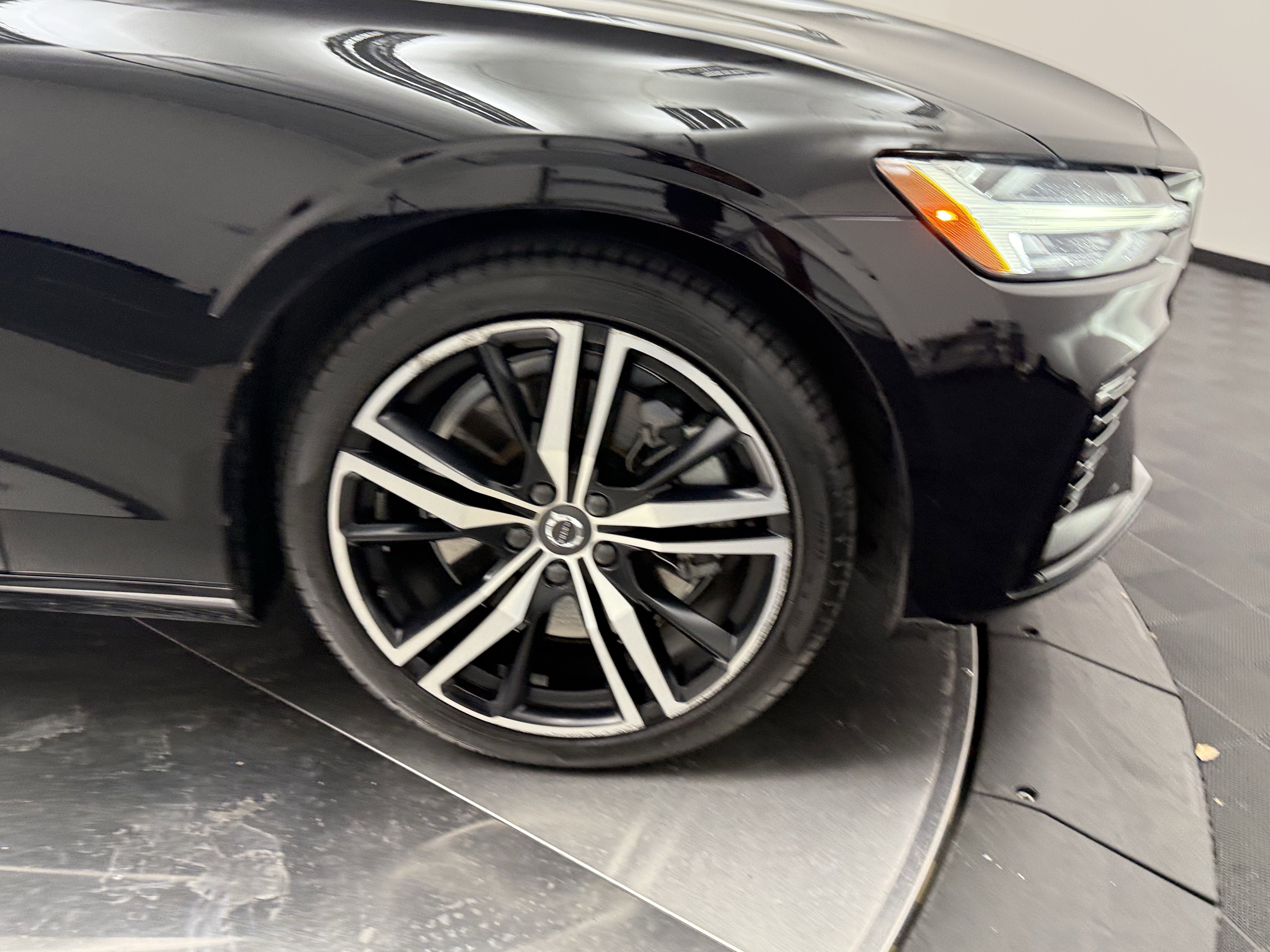 Used 2021 Volvo S60 T8 R-Design w/ Climate Package AWD/4WD image 9