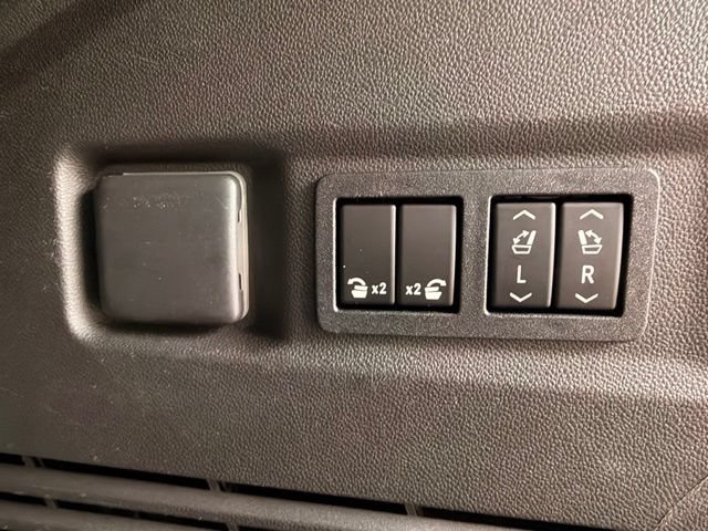 Used 2021 GMC Yukon AT4 w/ Rear Media and Nav Package AWD/4WD image 11