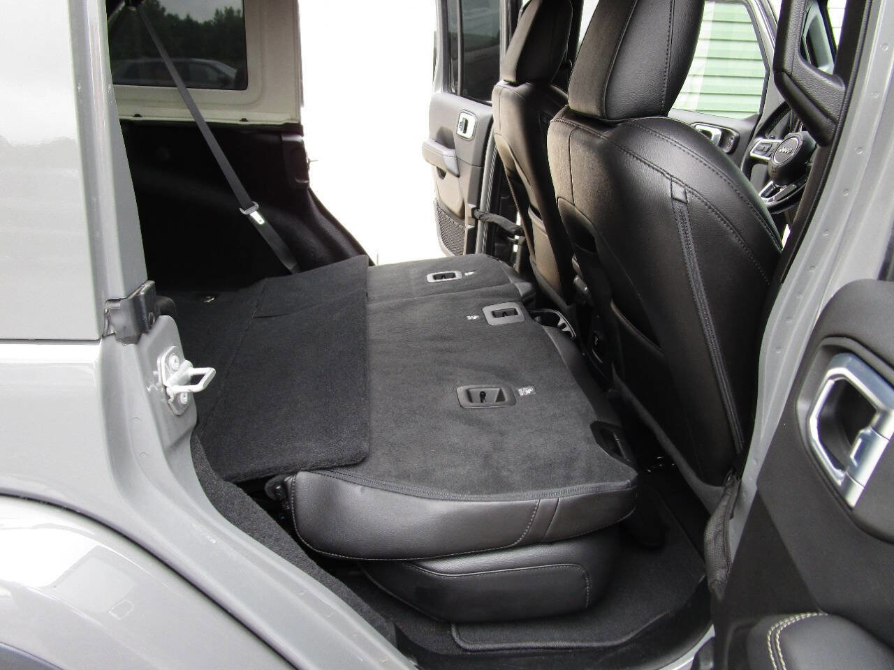 Used 2021 Jeep Wrangler Unlimited Sahara w/ Uconnect 4C Nav & Sound Group image 20