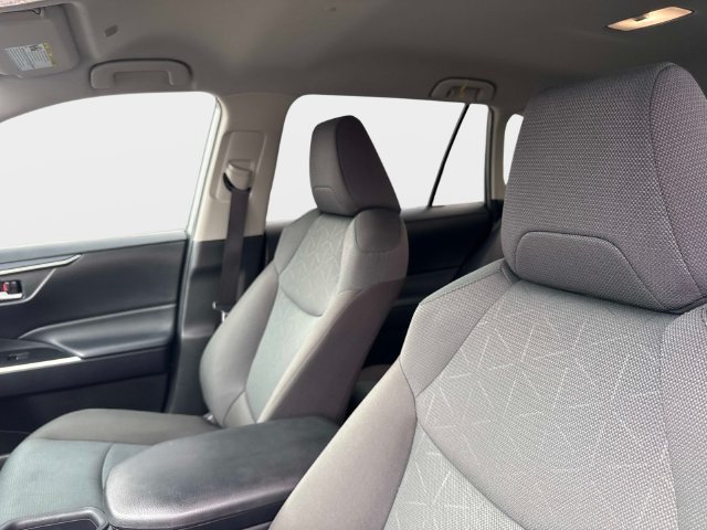 Used 2025 Toyota RAV4 XLE FWD image 19