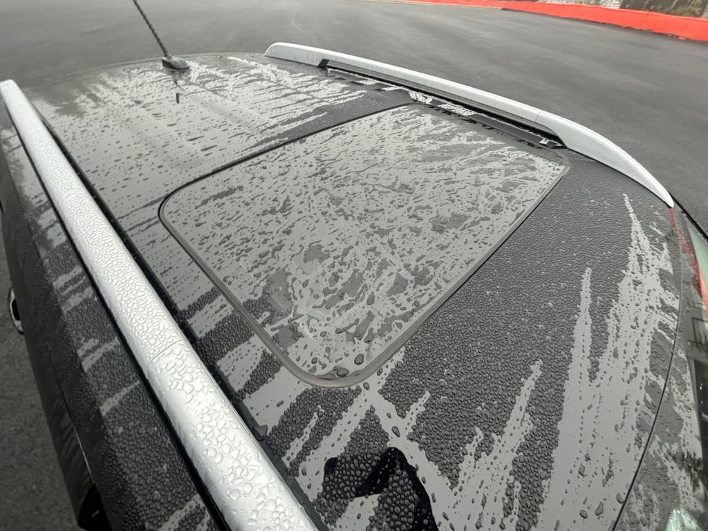 Certified 2025 Hyundai Venue SEL image 28