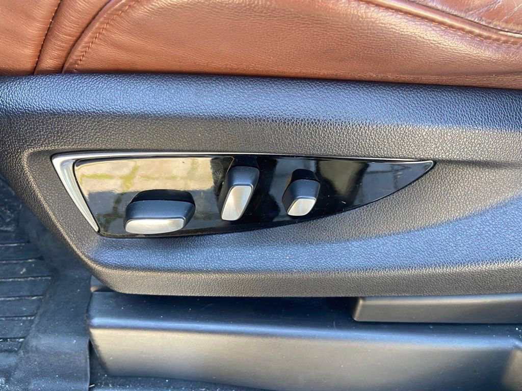 Used 2019 Cadillac Escalade Premium Luxury AWD/4WD image 16
