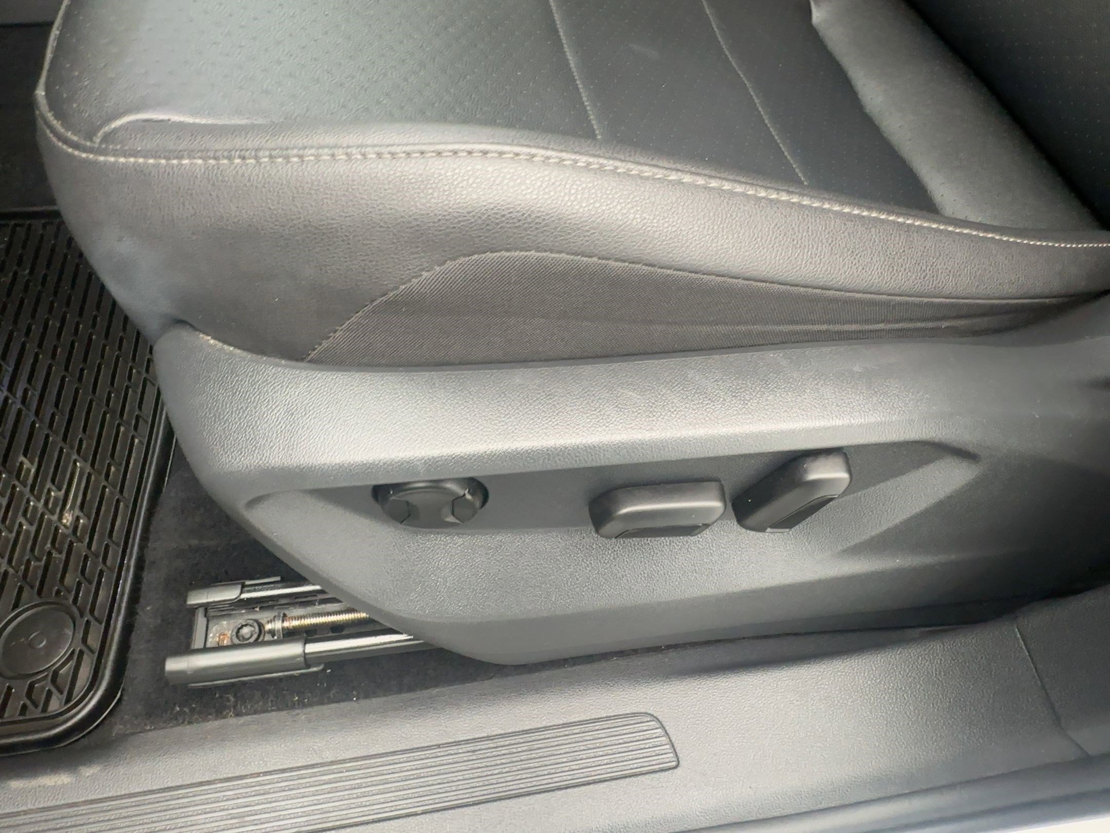 Used 2020 Volkswagen Tiguan SEL image 14