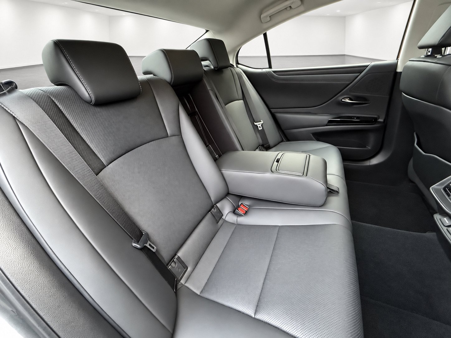 Used 2023 Lexus ES 350 Ultra Luxury w/ Accessory Package (Z2) FWD image 30