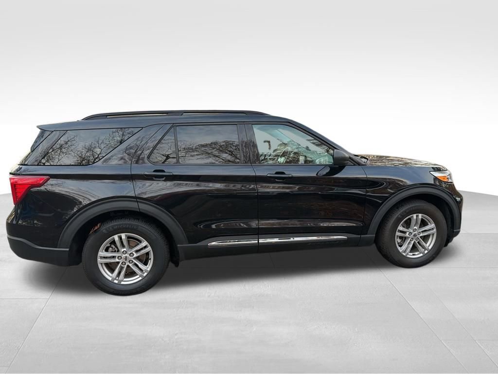 Used 2022 Ford Explorer XLT image 9