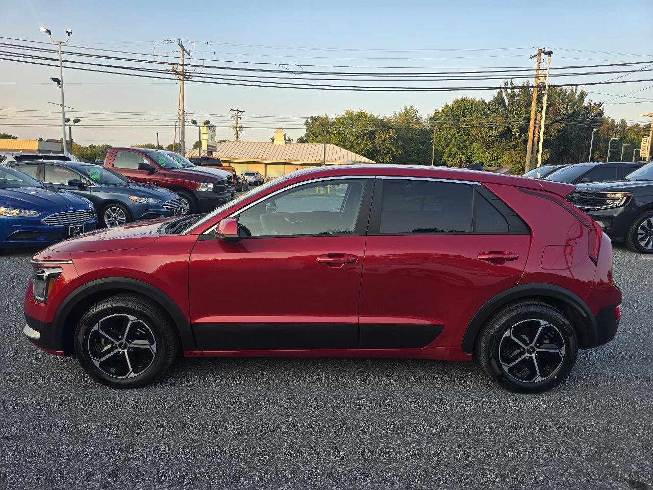 Used 2025 Kia Niro LX FWD image 5