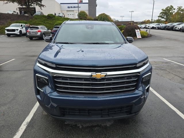 Used 2025 Chevrolet Traverse LT image 8