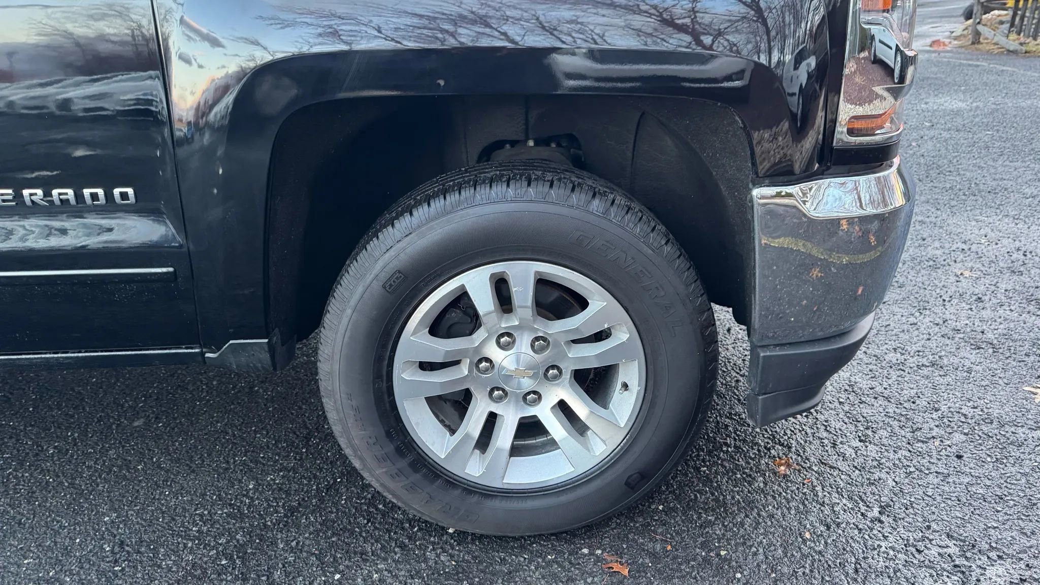 Used 2018 Chevrolet Silverado 1500 LT w/ All Star Edition image 36