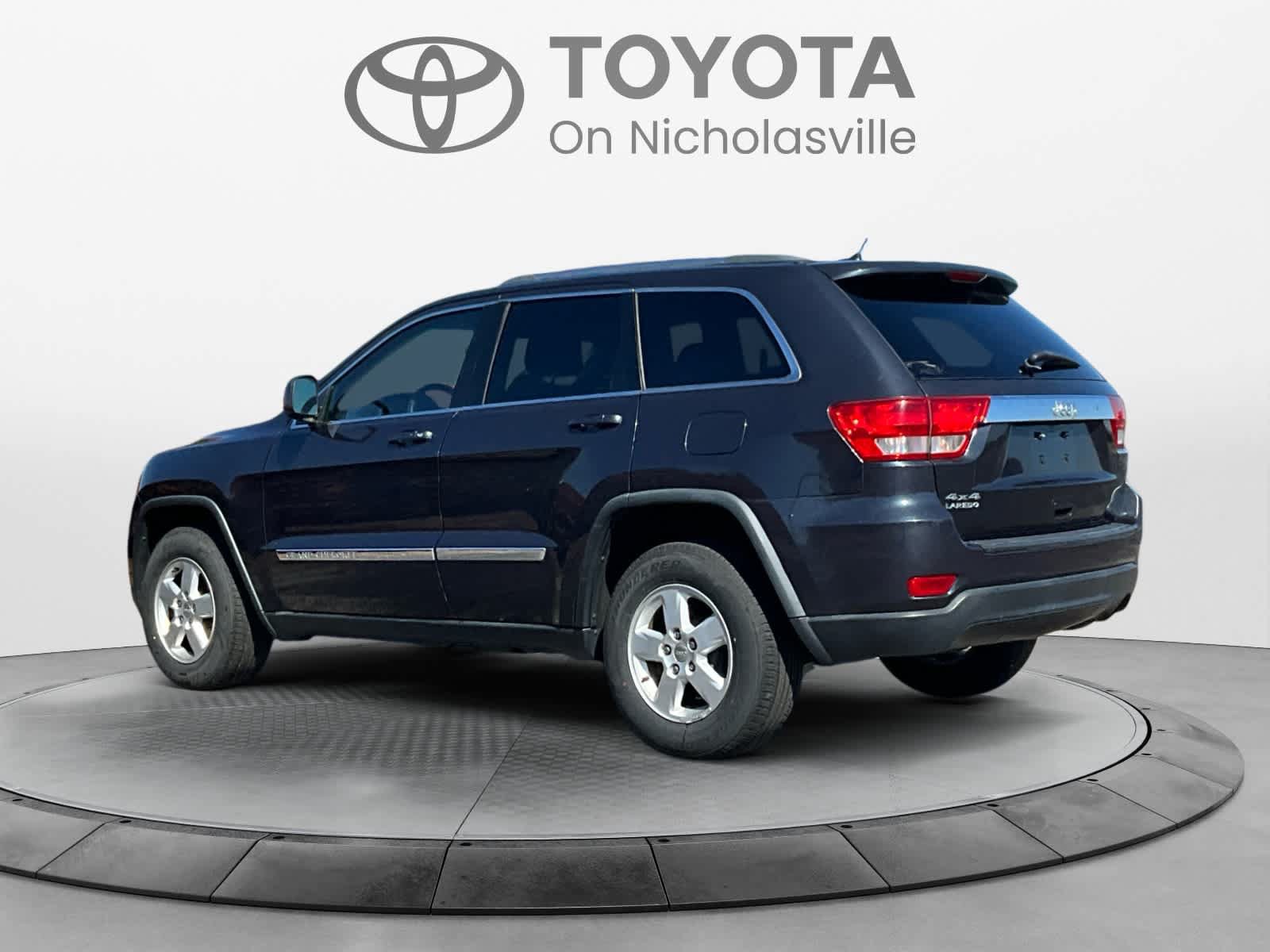 Used 2013 Jeep Grand Cherokee Laredo w/ Laredo E Group AWD/4WD image 3