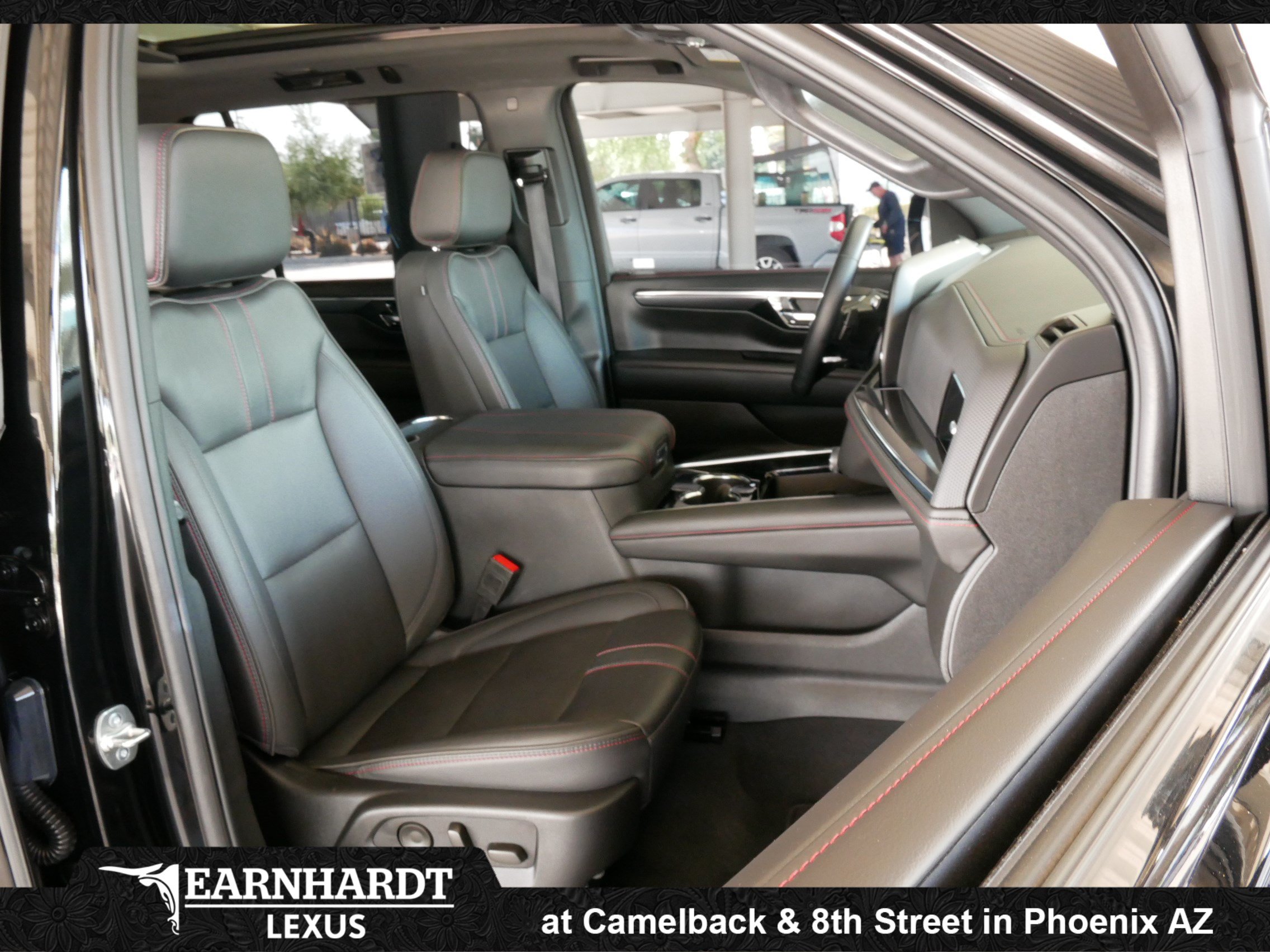 Used 2025 Chevrolet Suburban RST w/ Sun And Tow Package AWD/4WD image 8