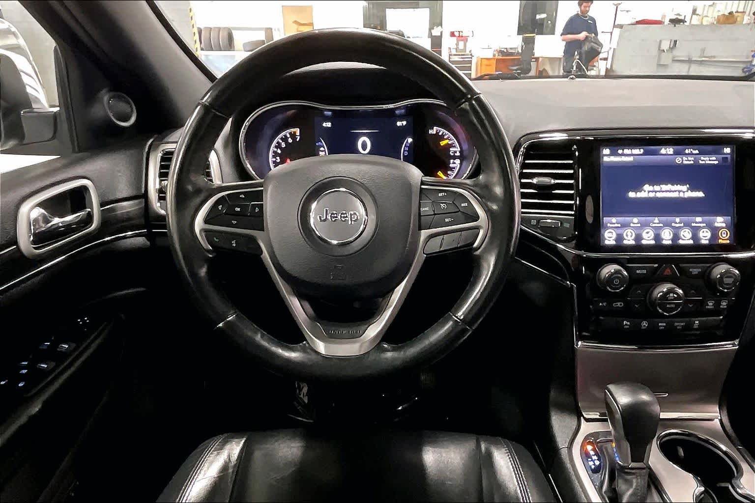 Used 2019 Jeep Grand Cherokee Limited AWD/4WD image 6
