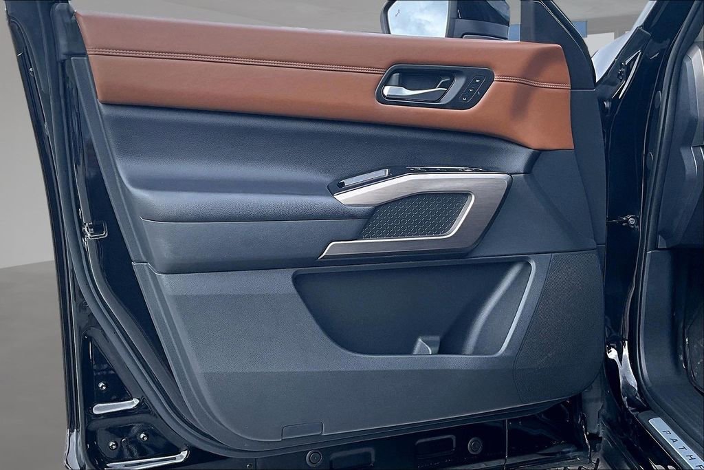 Used 2024 Nissan Pathfinder Platinum w/ Cargo Package image 19