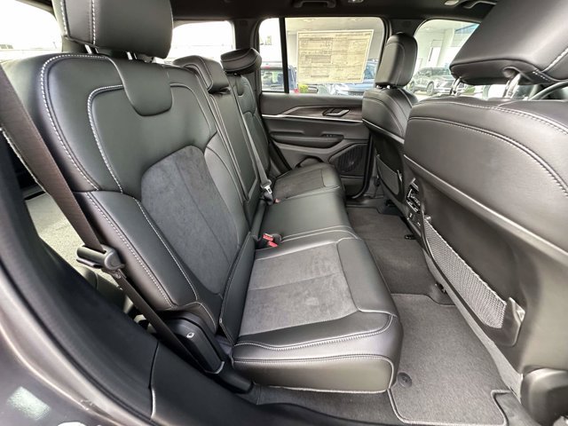 New 2026 Jeep Grand Cherokee Altitude AWD/4WD image 30