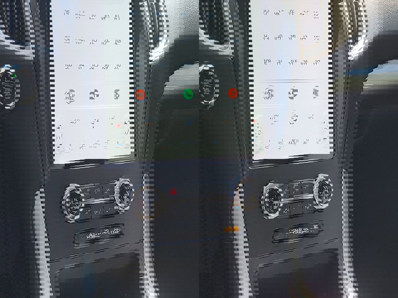 Used 2023 Ford Edge SEL image 19