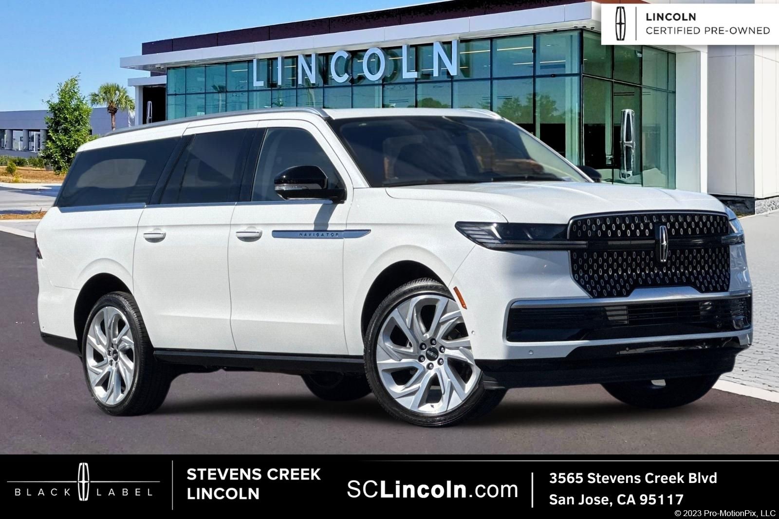 Certified 2025 Lincoln Navigator L Reserve image 1