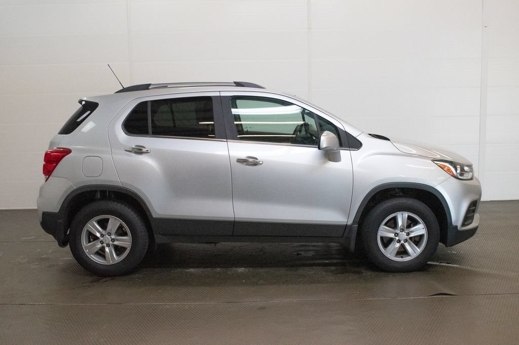 Used 2017 Chevrolet Trax LT w/ LT Convenience Package AWD/4WD image 3
