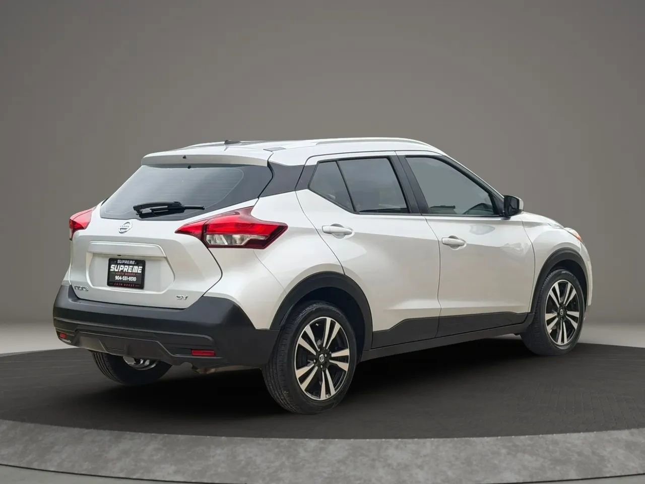 Used 2019 Nissan Kicks SV FWD image 3