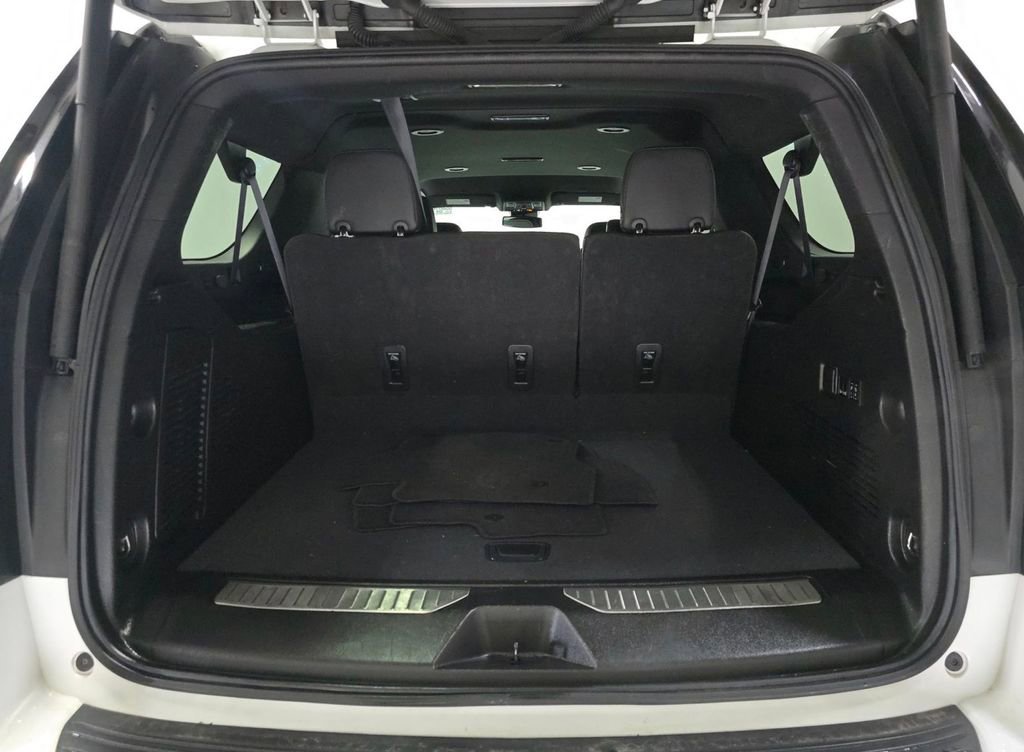 Used 2023 Chevrolet Suburban Premier image 8