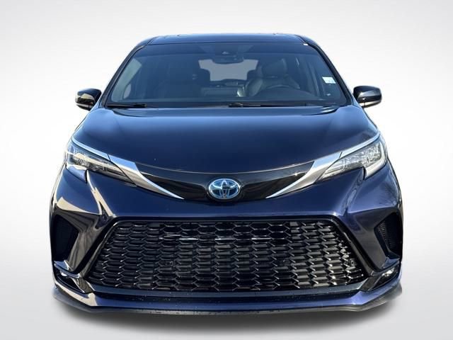 Used 2022 Toyota Sienna XSE image 10