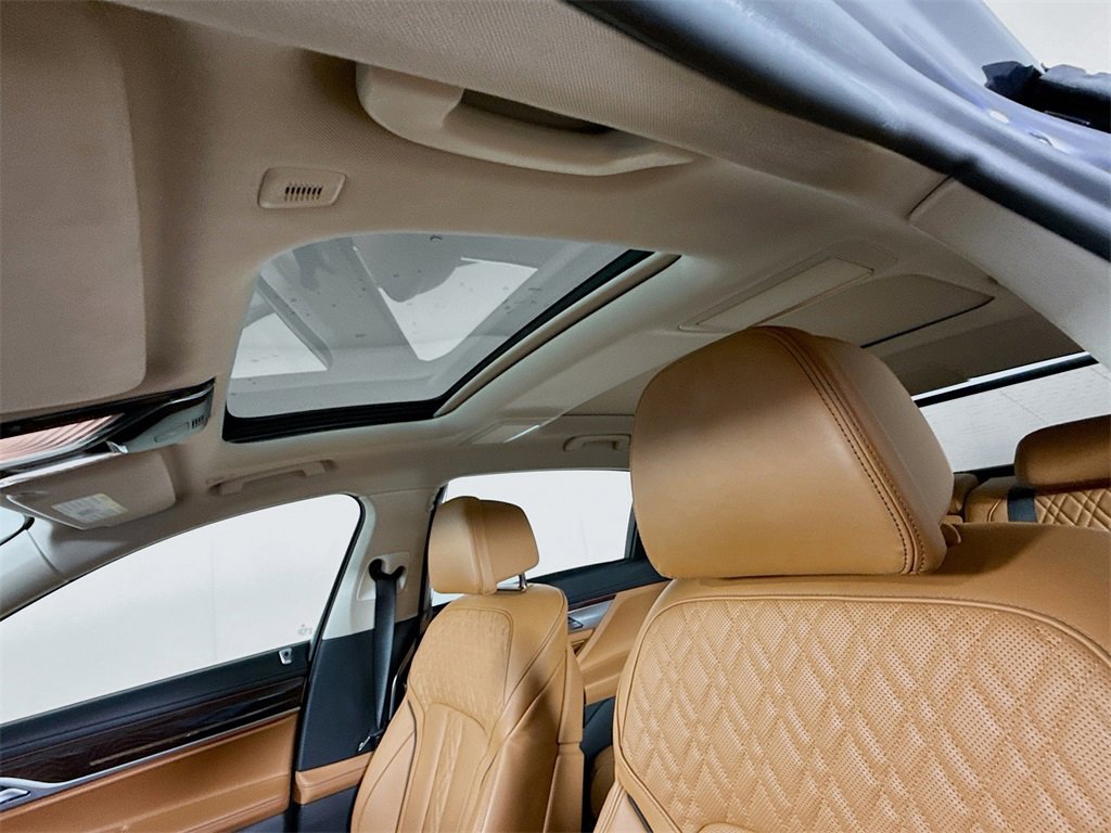 Used 2021 BMW 750i xDrive w/ Executive Package image 24