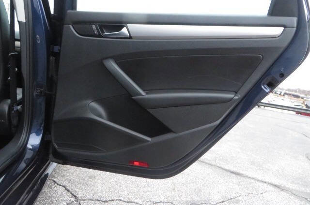 Used 2015 Volkswagen Passat 1.8T Wolfsburg Edition image 36