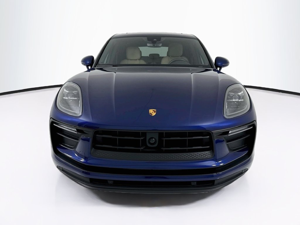 Certified 2025 Porsche Macan AWD/4WD image 6