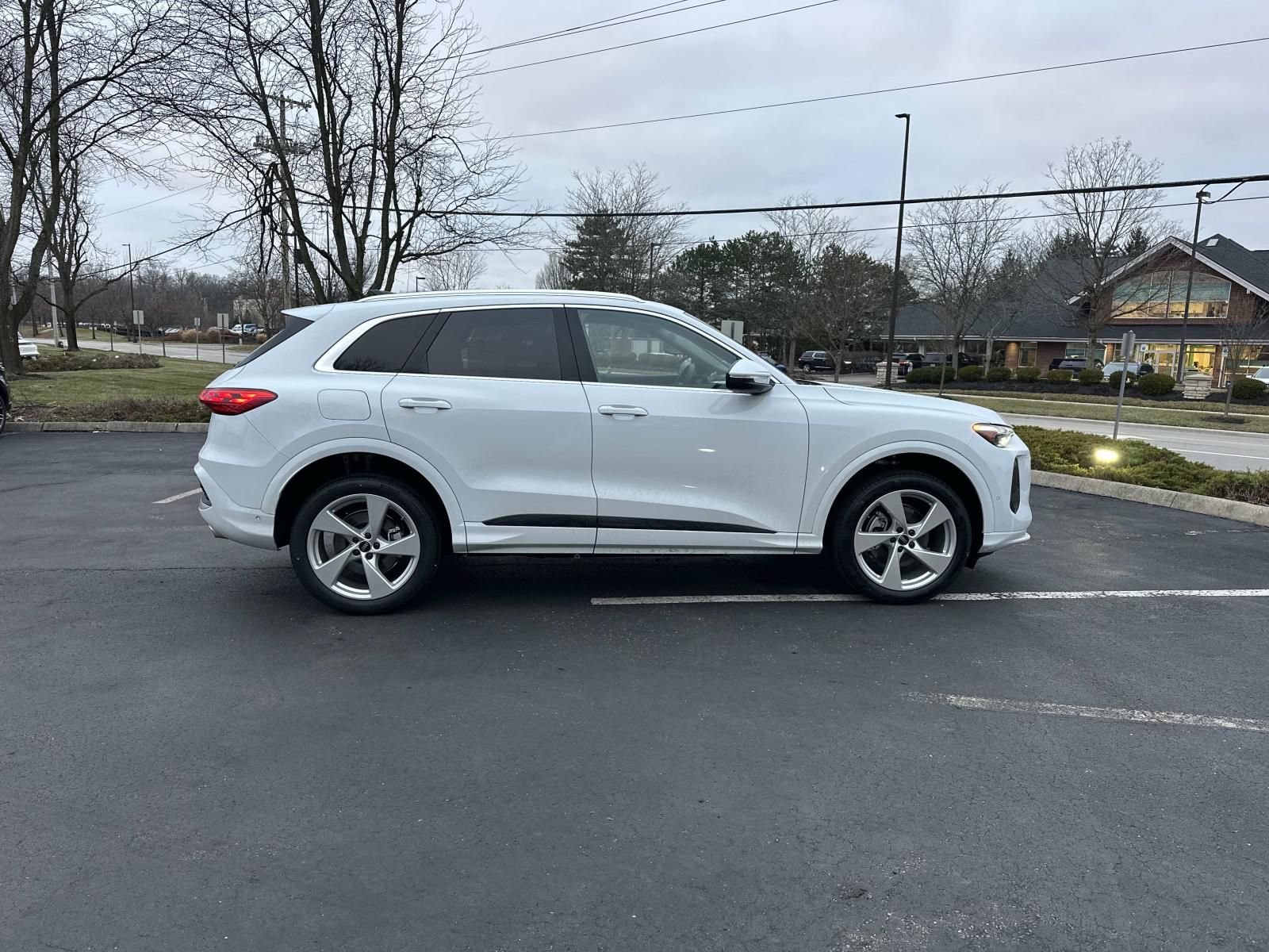 Used 2025 Audi Q5 Premium Plus AWD/4WD image 8
