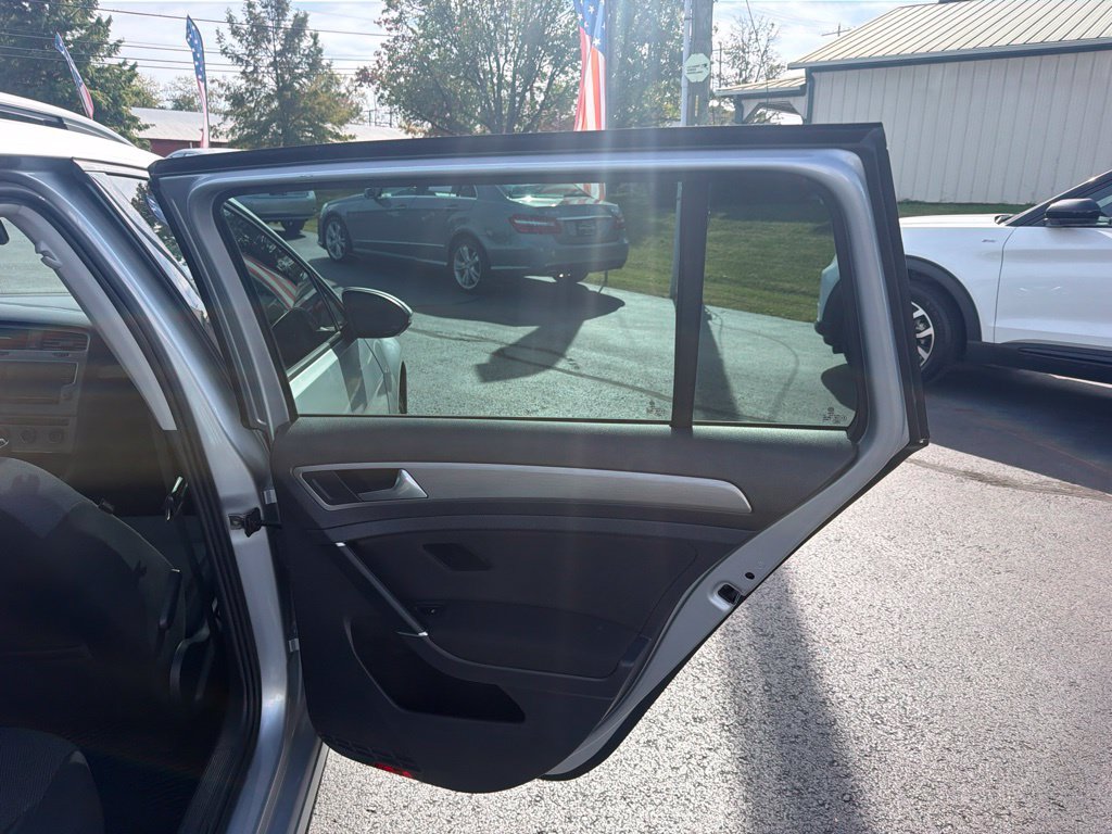 Used 2016 Volkswagen Golf S FWD image 22