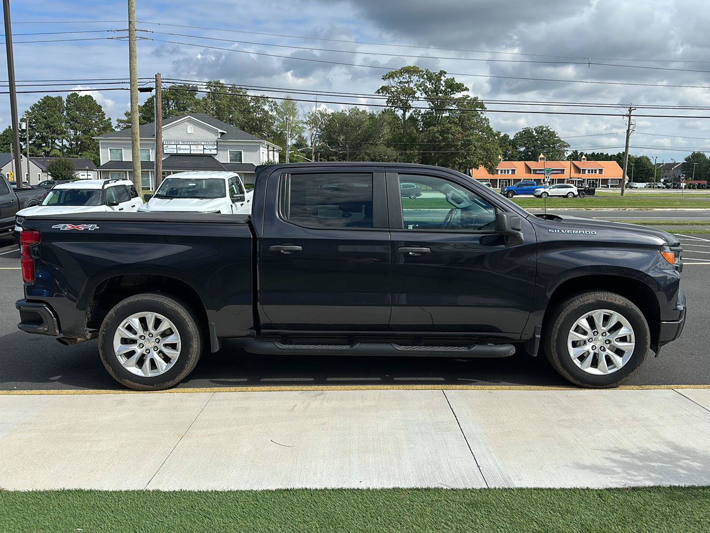Used 2023 Chevrolet Silverado 1500 Custom AWD/4WD image 4