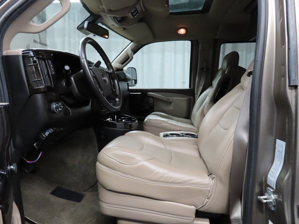Used 2021 GMC Savana 2500 RWD image 9
