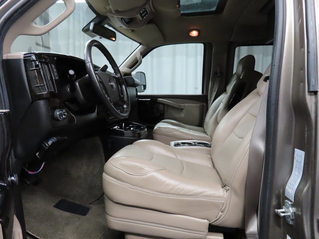 Used 2021 GMC Savana 2500 RWD image 9