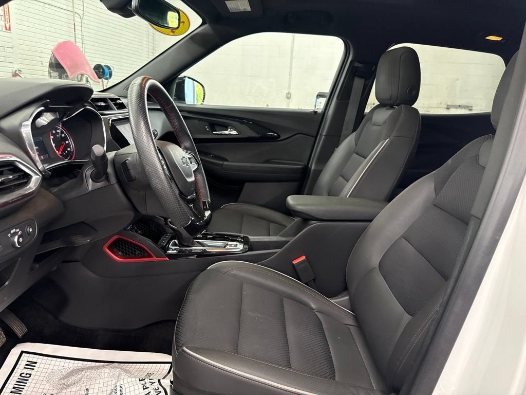 Used 2023 Chevrolet TrailBlazer RS w/ Sun and Liftgate Package AWD/4WD image 9