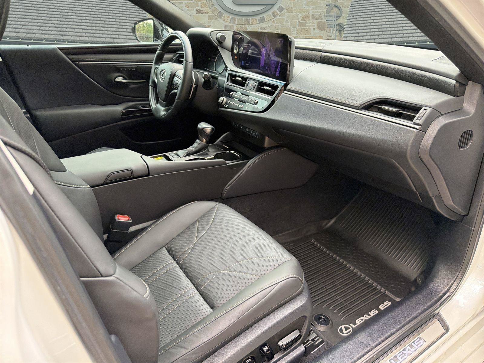 Certified 2024 Lexus ES 300h w/ Technology Package FWD image 26