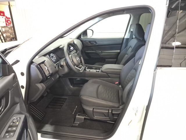 Certified 2025 Nissan Pathfinder S AWD/4WD image 9