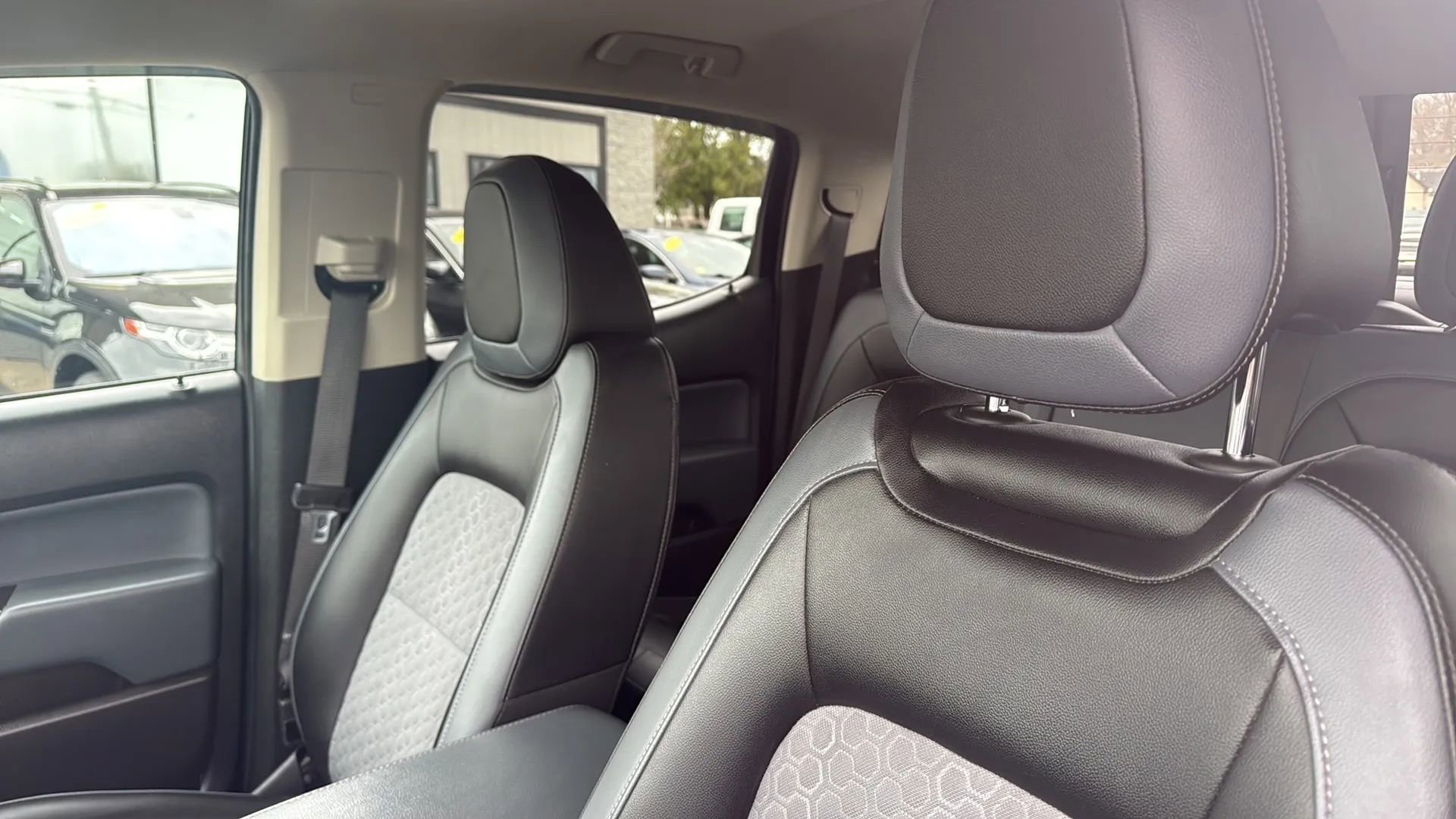 Used 2022 Chevrolet Colorado Z71 w/ Z71 Midnight Edition image 15