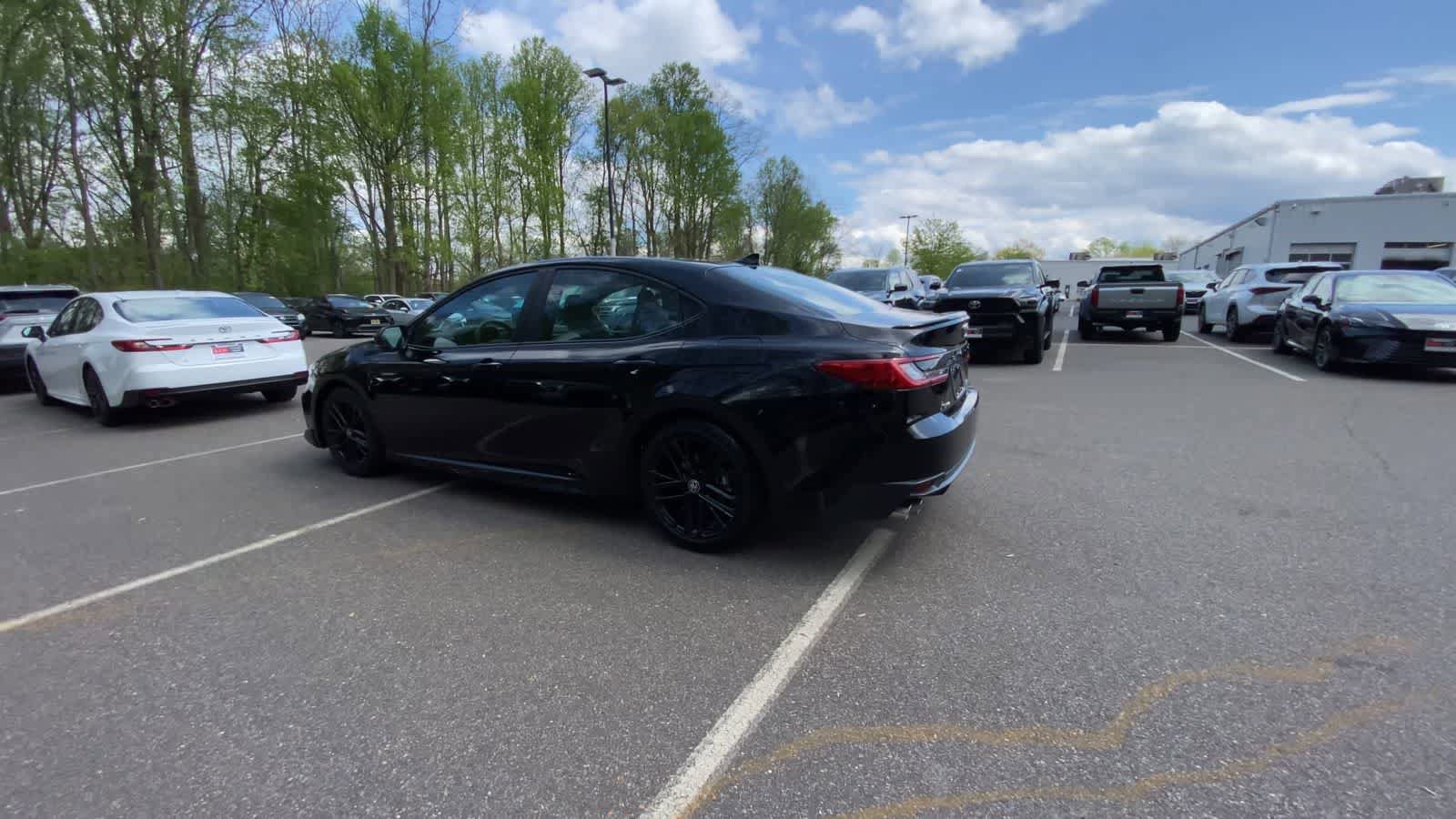Used 2025 Toyota Camry SE FWD image 8