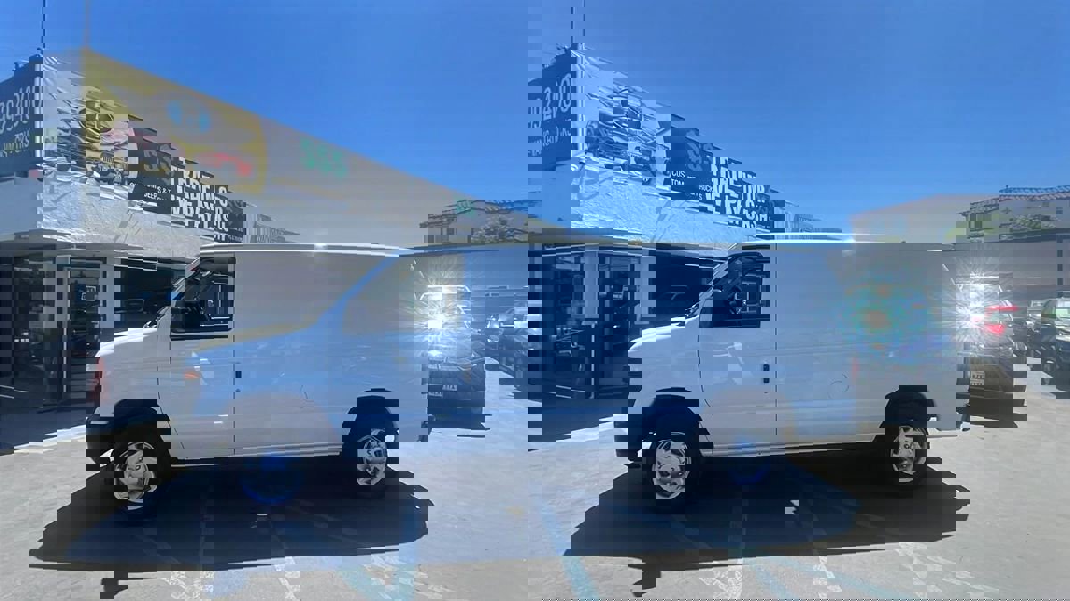 Used 2013 Ford E-150 and Econoline 150 image 2