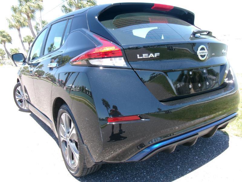 Used 2018 Nissan Leaf SV w/ SV Technology Package FWD image 9