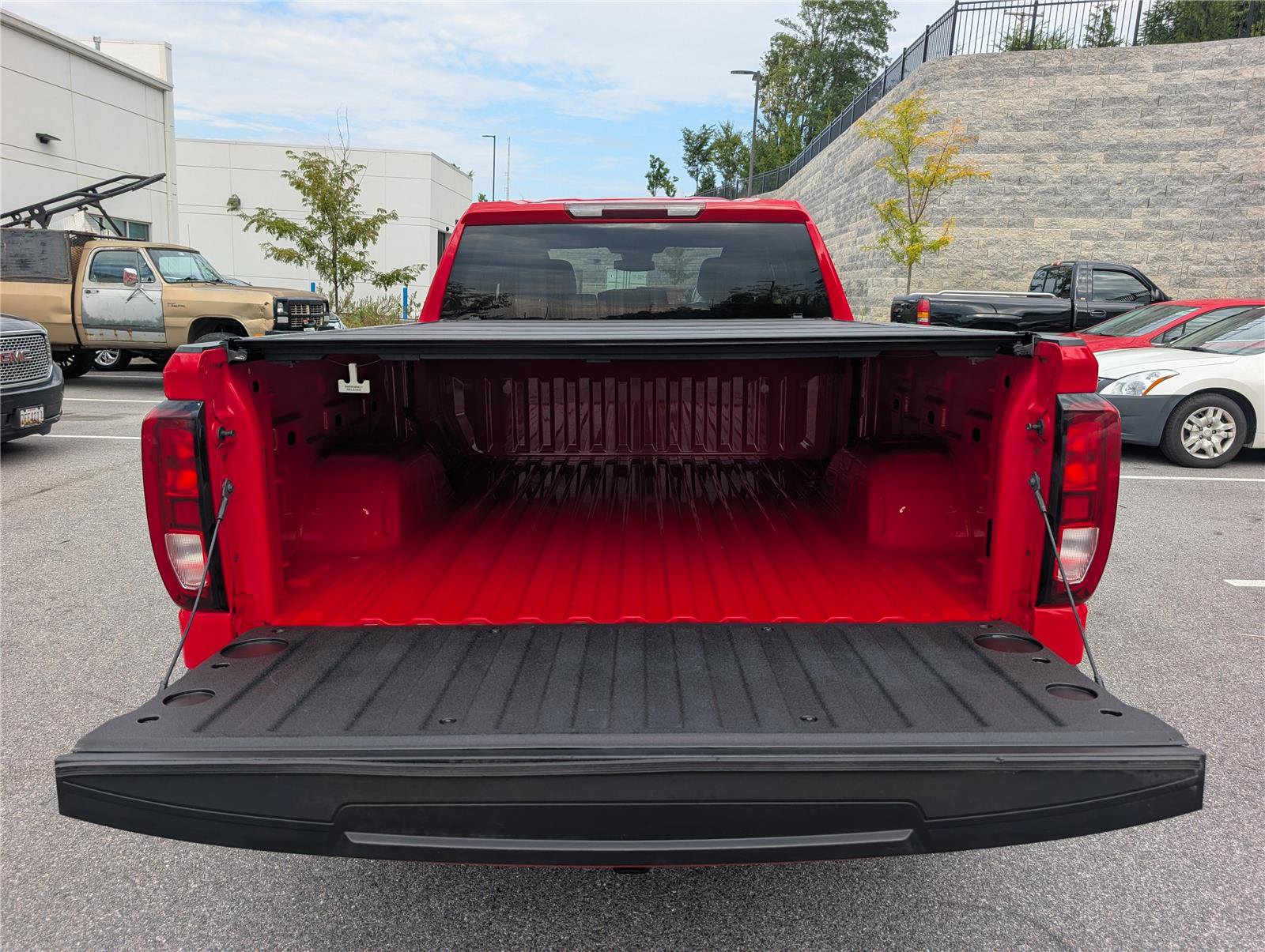 Used 2023 GMC Sierra 1500 Pro w/ Pro Value Package AWD/4WD image 12