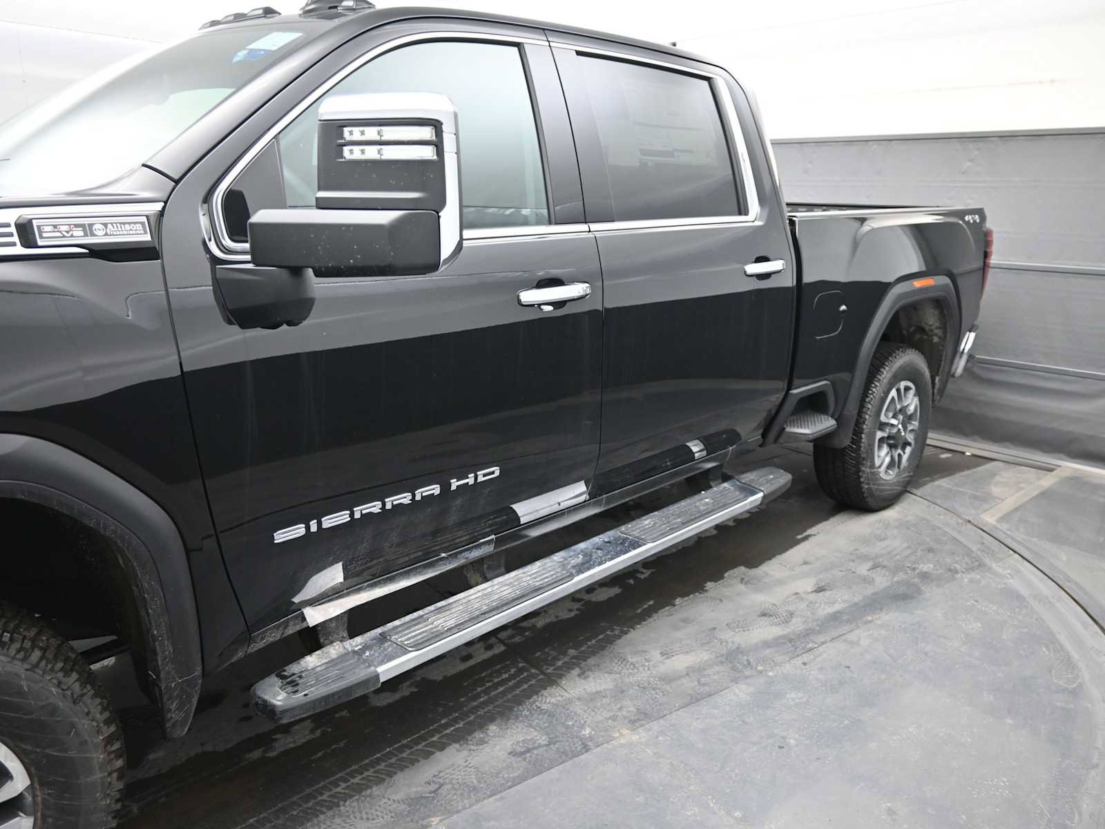 New 2026 GMC Sierra 2500 SLT w/ SLT Premium Package image 3