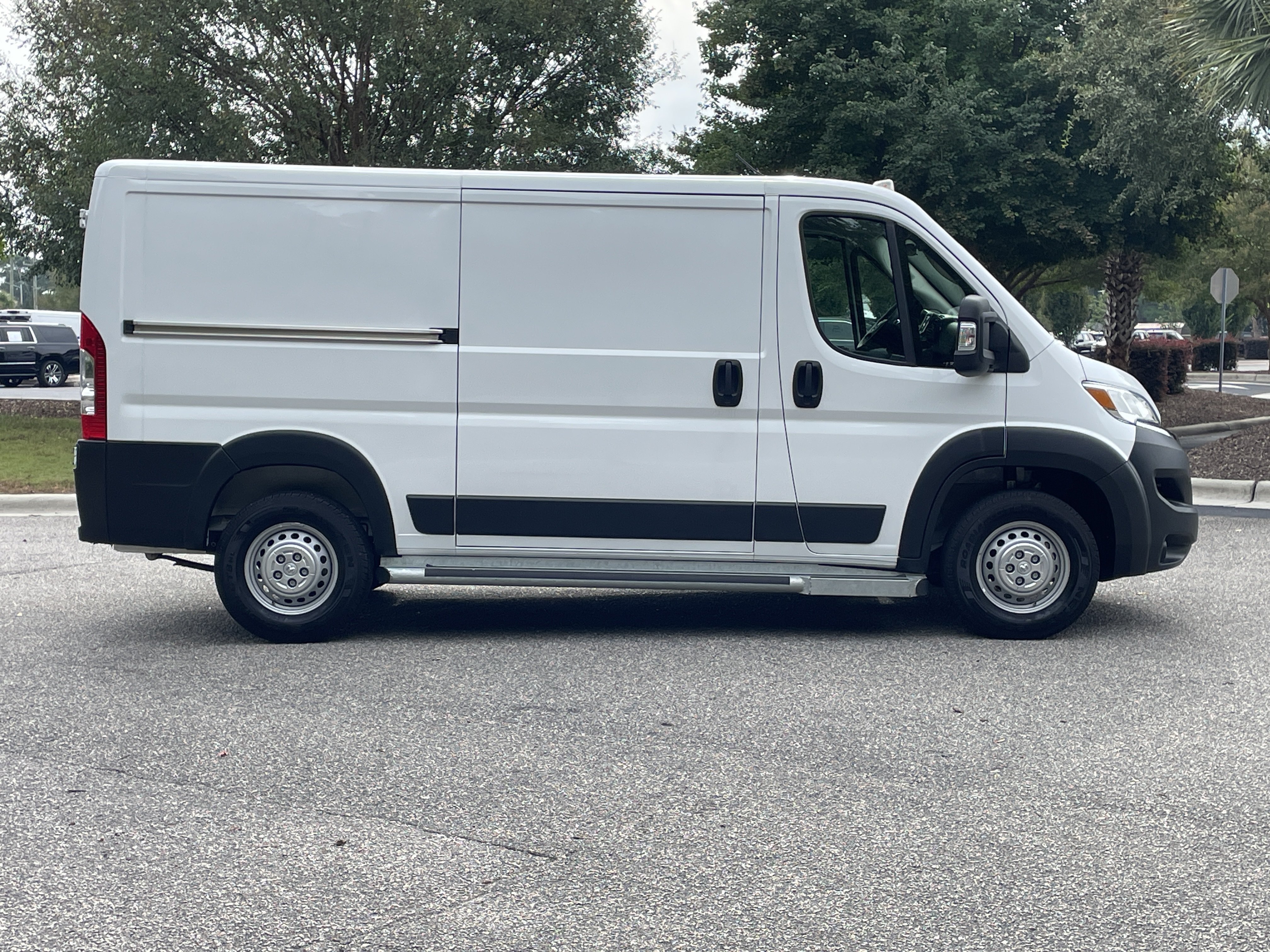 Used 2025 RAM ProMaster 2500 w/ U-Haul Equipment Group FWD image 10