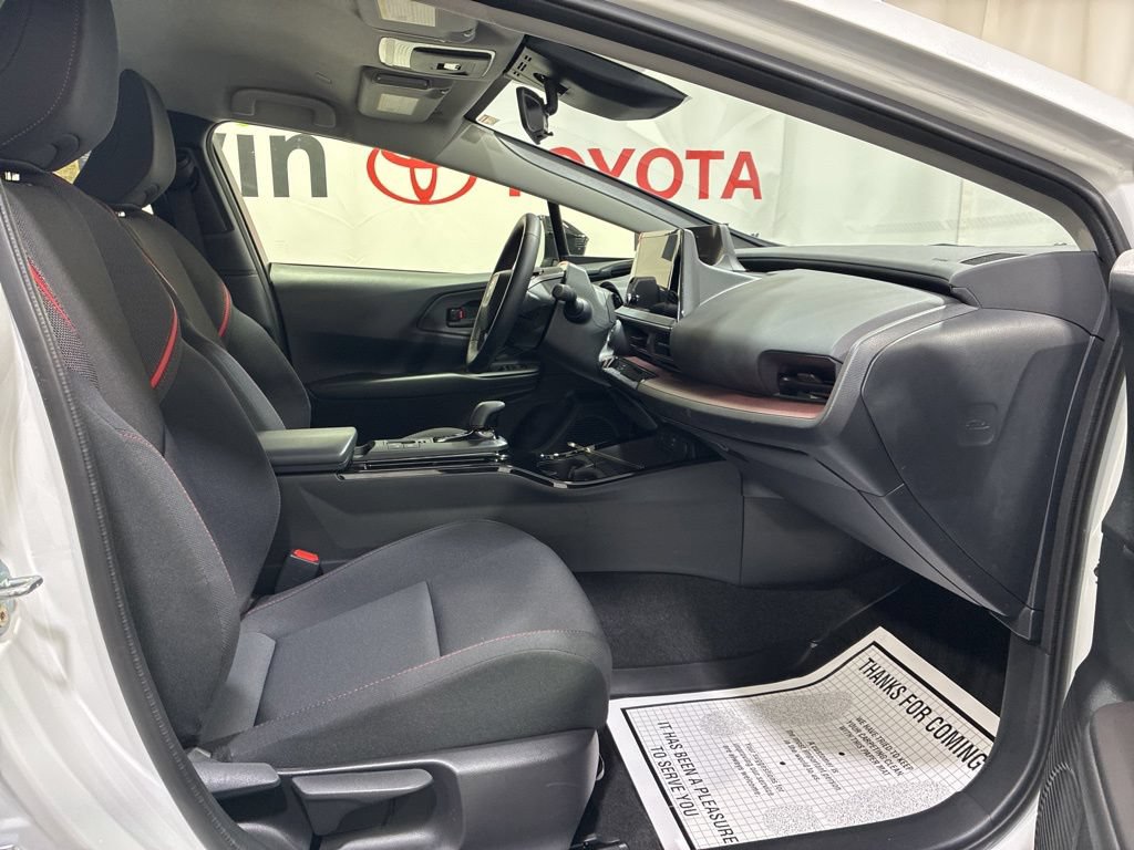 Used 2025 Toyota Prius Plug-In Hybrid FWD image 10