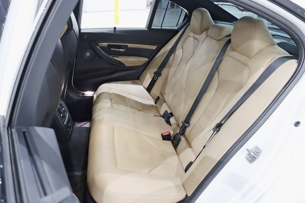 Used 2016 BMW M3 RWD image 31