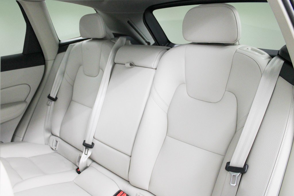 Used 2024 Volvo XC60 B5 Core w/ Protection Package Premier AWD/4WD image 24