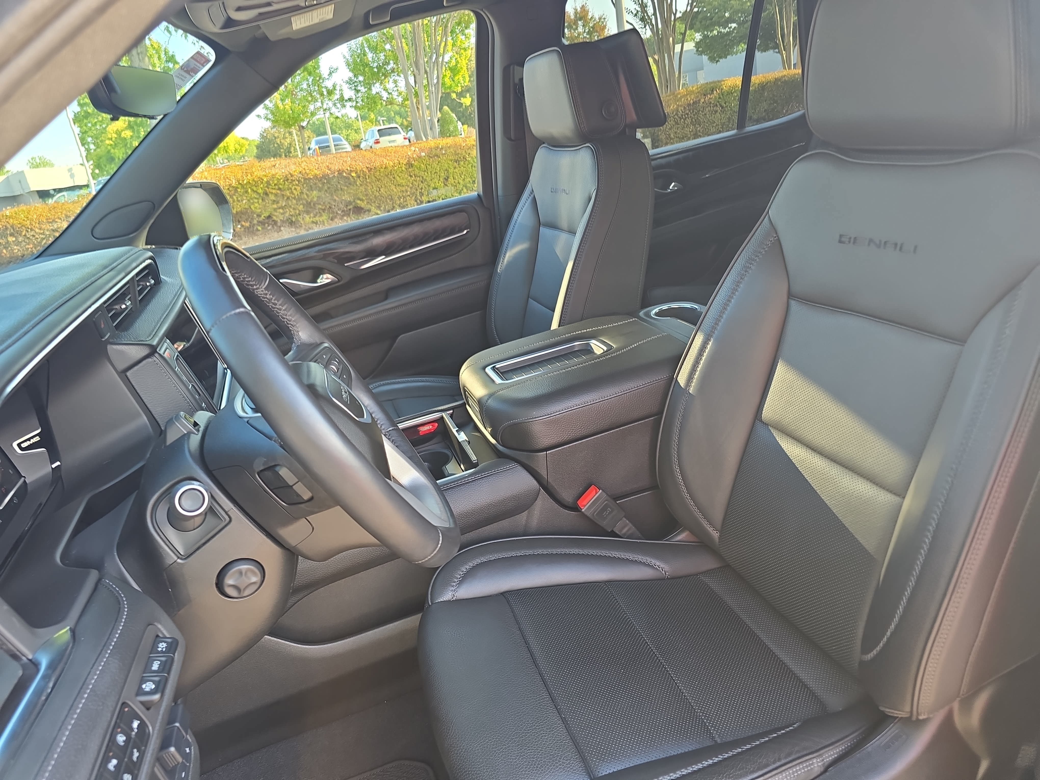 Used 2024 GMC Yukon Denali w/ Advanced Technology Package AWD/4WD image 16