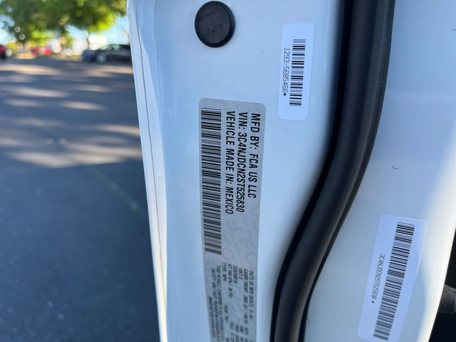 Used 2025 Jeep Compass Limited image 30